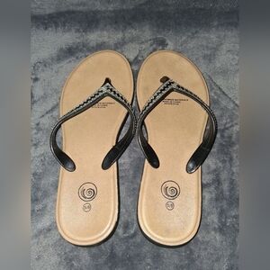 Source Unknown Black and Tan Women's Sandals